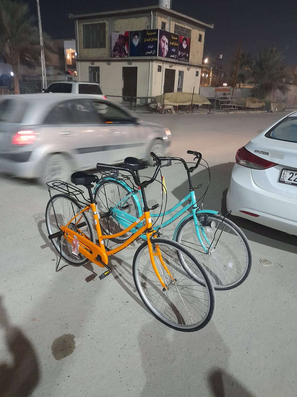 السلام عليكم 
بيسكلات ثنينهن للبيع 
واحد برتقالي مديل ٢٢ نازل من كرار صاله شهر ونص لون مميز وسعره ب١٥٠ وبي مجال 
وثاني لو تركوزي بس مبين بتصوير لون سمائي هذه بيسكل نازل من منصور عالم البيسكلات ومديل ٢٢ وسعره ب١٣٠ وبي مجال 
مكان نجف كوفه سهله 
رقم موبيل ***********
