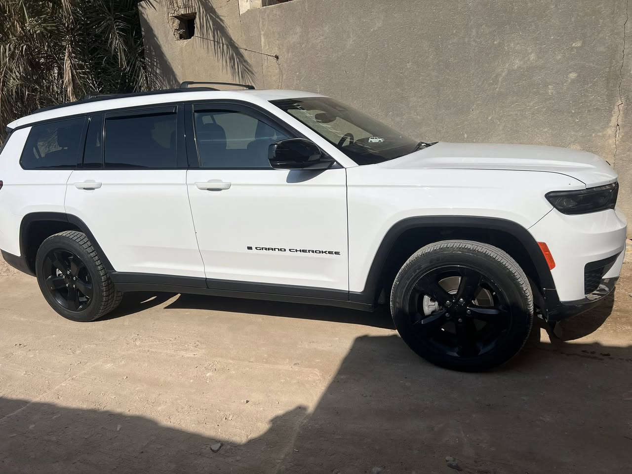 مديل 24 
بلاك توب
فحص موقت
بسمي سياره
تبديل باب اصلي وجاملغ صبغ
سياره مكينه بلاد شركه
بدون شاصي 
وحار جوه باب سائق
للاستفسار 
***********
