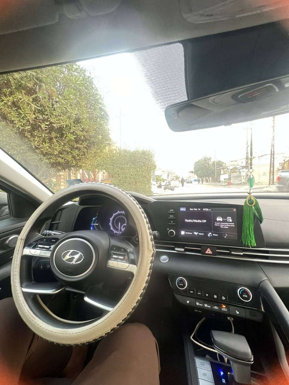 سلام عليكم
Hyundai Elantra هايبرد موديل 2023 🔥
رقم بغداد
الممشى: 29 ألف كم
السيارة قابلة للزياده
الضرر: جانلق خلفي فقط — مصلح ليبل واحد
السيارة جاهزة من كلشي وبعدها جديدة
المواصفات:
بصمة تشغيل
تحكمات ستيرن
باقي مواصفات الانترى المعروفة
مكانها بغداد  جسر ديالى القديم 
السعر 155 
للاستفسار ***********
