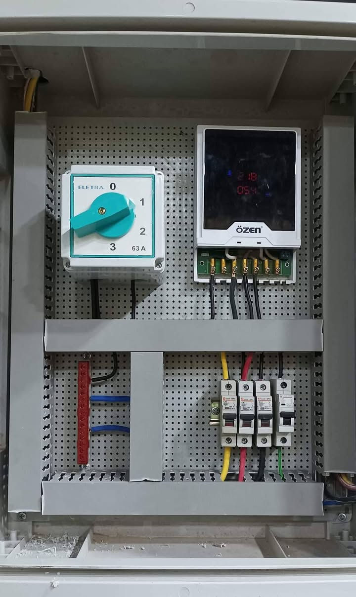 كهربائي منازل متوفر كل وكت مكاني البياع بوردات  منزليه تأسيس منازل بوري تأسيس سيمنز   تأسيس محلات كيبل 3 فيز  باسعار مناسبا   ***********
