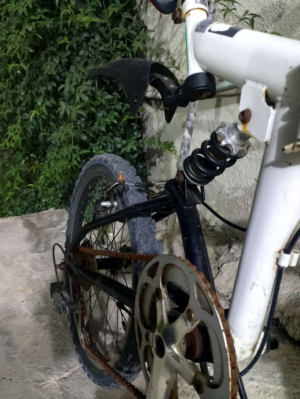 سلام عليكم عندي بايسكل ابو طبكه جبلي بيسكل باله .. واضح بل صوره ..سعره 55 بي مجال بسيط مكان بغداد شعله الصدرين موجود توصيل داخل شعله *********** متواجد وستاب خاص
