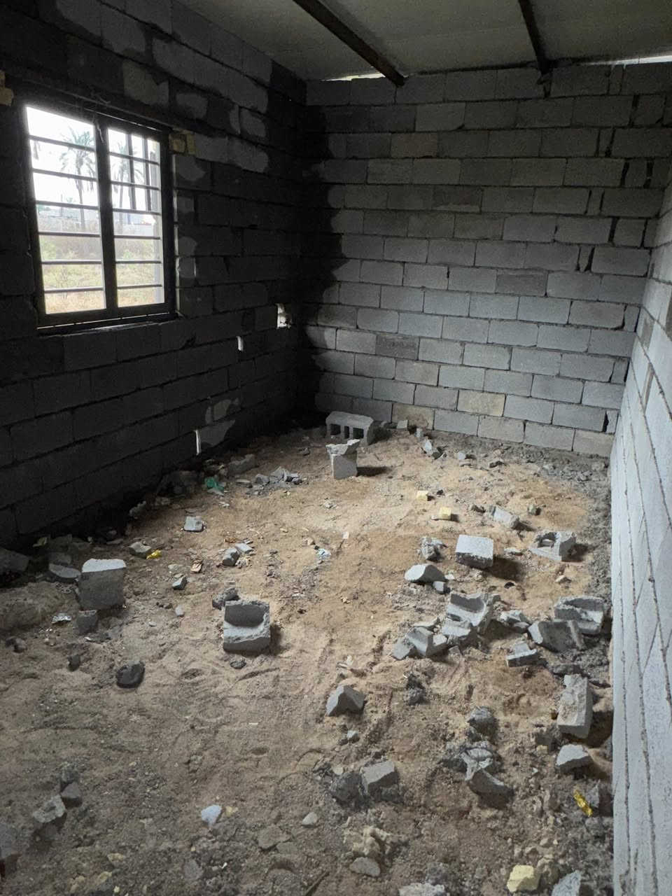 مساحة  دار 100 هيكل سعر 28
سلام عليكم بيت لبيع هيكل2غرف منام صاله كلش جبيره مطبخ حار وبارد ديوانيه موقع شط العرب باب الهوى منطقه رابعه اتصل ***********
