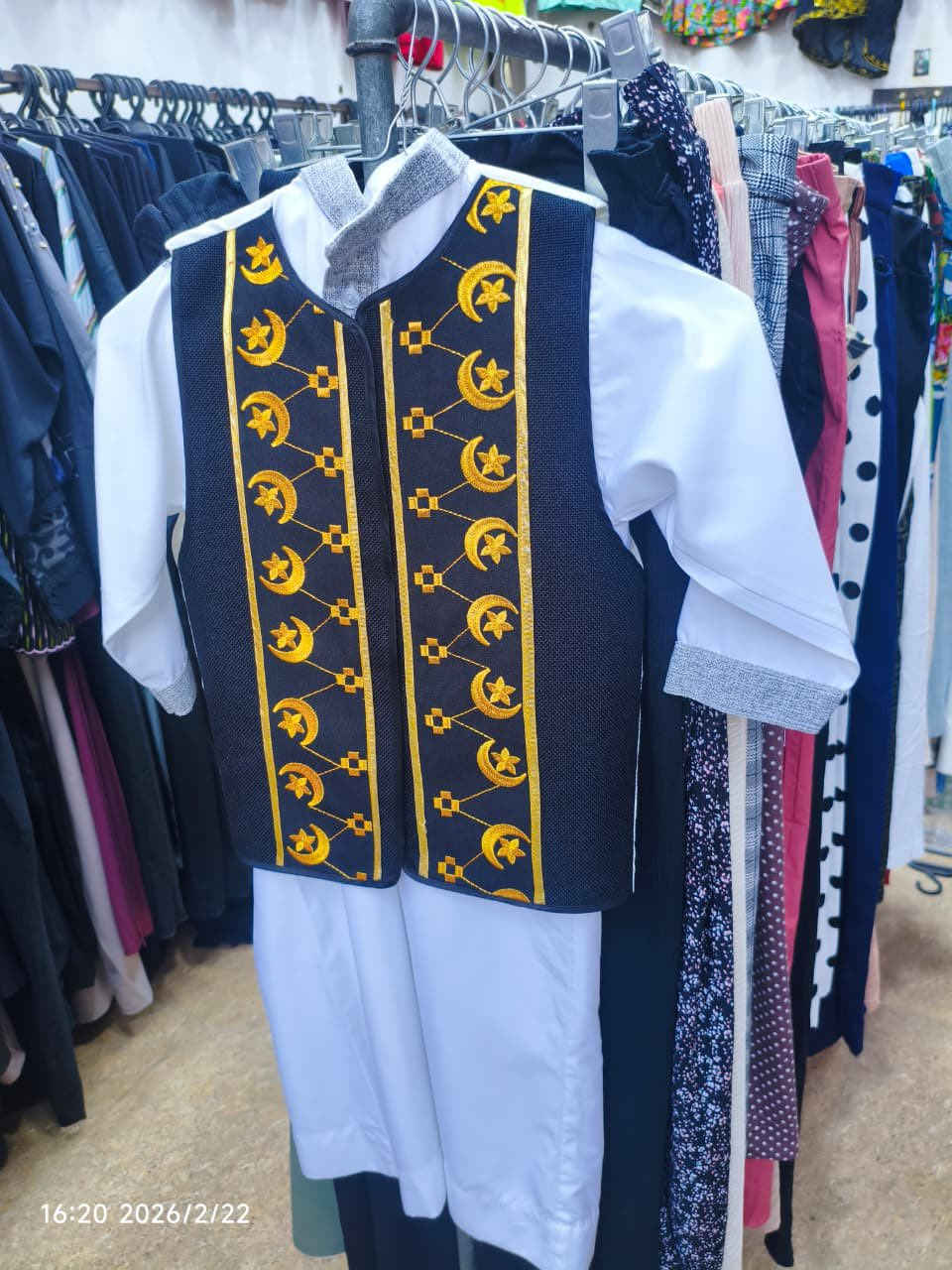 دشداشة اطفال خليجي متوفره لجميع الاعمار للتفاصيل التواصل على الواتساب 
***********
