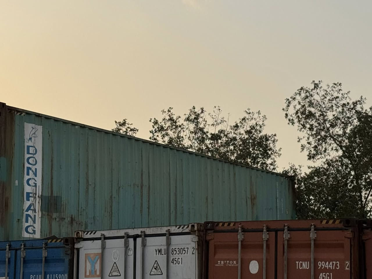 على بركة الله للبيع حاوية طول 12 متر وارتفاع 290 سم (العالية ) بدرجة نظافة جيدة المكان بغداد باب المعظم السعر 20 ورقة للاتصال ***********
