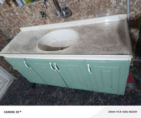 كاونتر  نضيف السعر ٣٠٠ الف هاتف *********** مكاني الدورة حي اسيا
