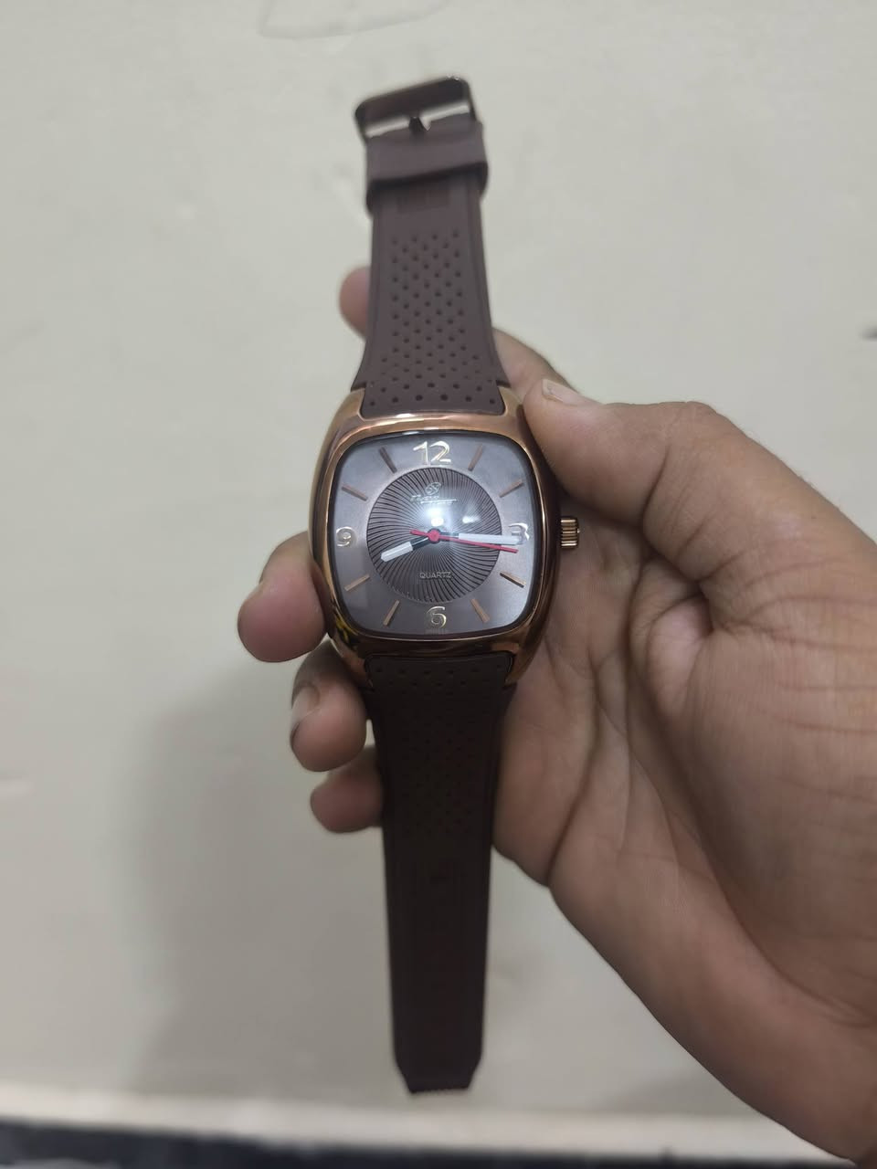 ساعات اصليه 
السعر مناسب جدا 
جديد غير مستعمل شرط الفحص
***********
