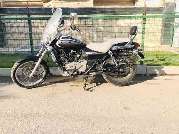 سلام عليكم 
للبيع أفنجر 220 باجاج موديل 2018 رقم بغداد مشروع وطني سنوية بأسمي آني شخصياً تحويلها مُباشر  وبنفس الساعة 
وأستخدامها شخصي ومكفولة من كولشيء 

الدراجة طلقة ما تنلزم بيها شلعة ومعدل صاروخ وبعدها على وضع البلاد وضع الشركة محرك وگير وكلچات وكهربائيات كلهن ع البلاد سبانة ما ممدود على الدراجة 
وهي أصلاً مضمومة ودائماً متروكة وماشية 23 الف حقيقي واذا نازلة متر واحد انطيها ابلاش 
وجيب وياك 10 فيترية وافحص مو فيتر 1 لا 10 

الدراجة كلشيء شغال بيها سلف رُبع نگرة باتري جديد لايت عالي ناصي رماش أشاير هورن كلة شغال
كيچات بانزين وكيلوا متر كلهن لووك وما بيهن اي خربطة 
بريكات امامي وخلفي بالمكان وبس تطخة شعرة 

والدراجة بالشوف احلى من الصور 
للاستفسار اكثر الاتصال على 👇
***********
مكاني بغداد
