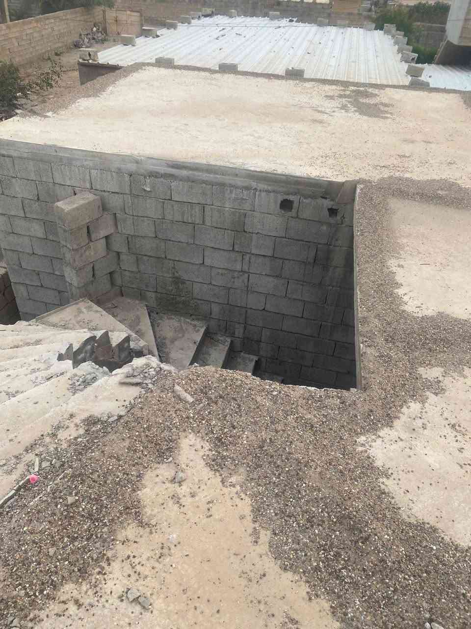 السلام عليكم هيكل مصبوب للبيع غرفتين نوم وصاله ومطبخ وديوان وصحيات  داخليه القطعه 500 مسيجه بلوك كامل واصل كهرباء ومي وشارع تبليط العلم دبي قريب مدرسه عبدالله جباره 
السعر 17مليون 
يرهم مراوس بسياره 

***********
***********
