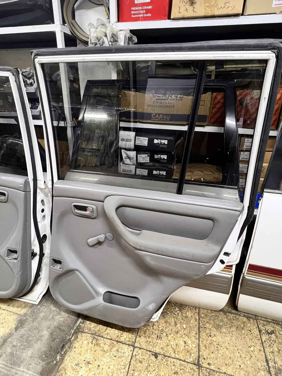 تتوفر ابواب. لاندكروز G فول عادي 

 كامل بلادي بدون صبغ 
العنوان / بغداد العلاوي شارع سته 
للاستفسار/ ***********
