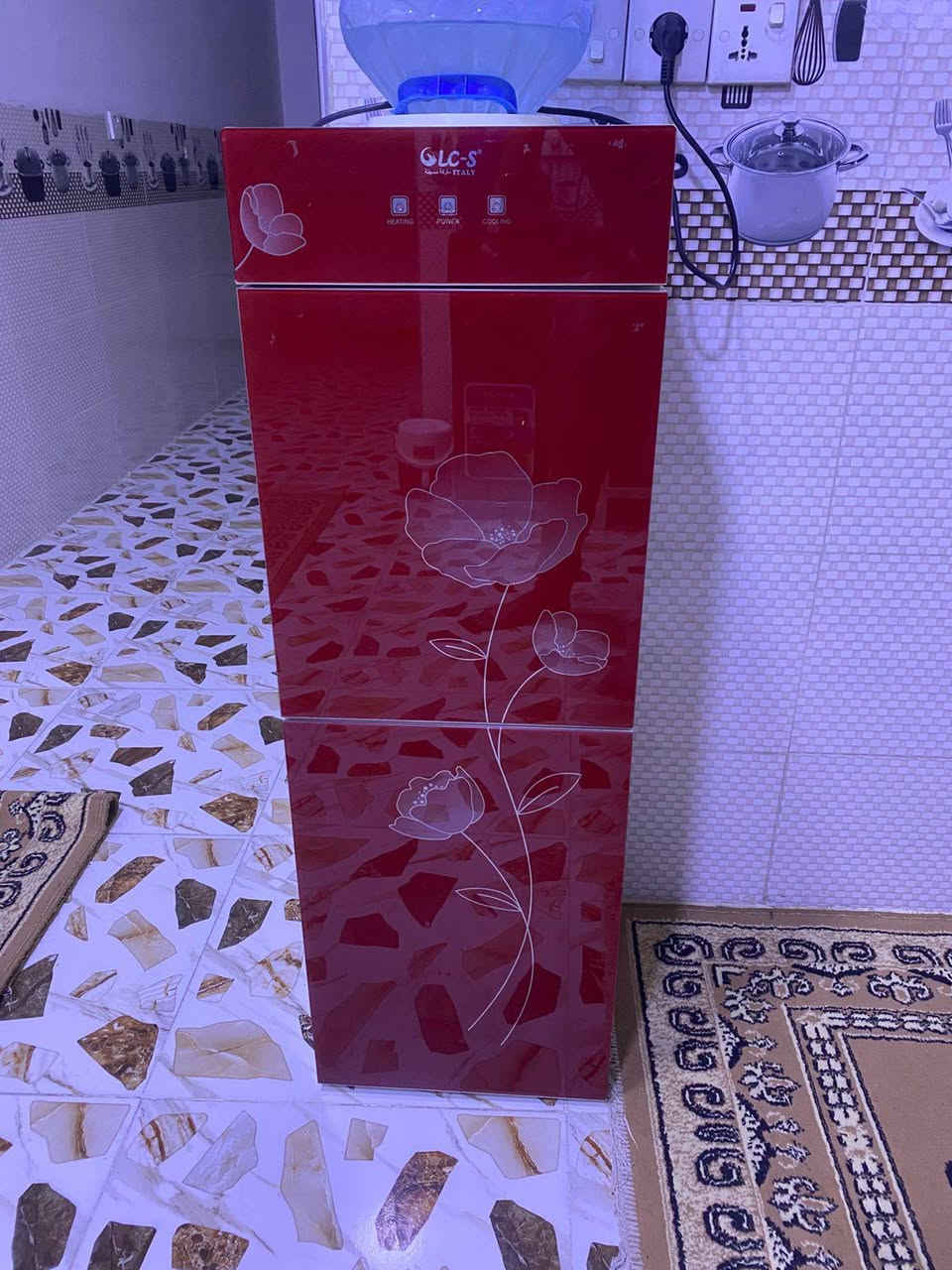 براد للبيع نظيف فول كل عيب مابي شغال حار وبارد وثلاجة كل نقص مابي كل غراض الشركة موجودة بي وضع بلادي شركة ماواصل تصليح السعر ٦٥وبي مجال بسيط الشراي يخابر ***********
