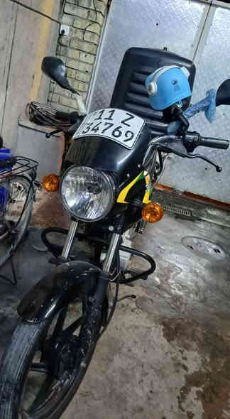 السلام عليكم دراجة بوكسر موديل 23 ماشية 14 الف دراجة اخت الزيرو مكفولة كفالة عامة رقم وسنوية تحويل ثاني يوم 
السعر 3000000 ملايين وبيها مجال للتواصل ***********
المكان بغداد الكمالية
