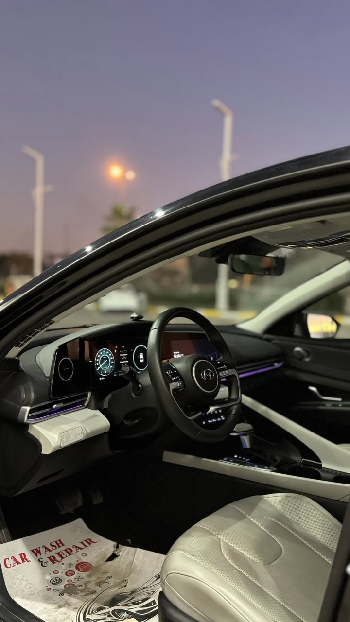 ELANTRA LIMITED 2025 
النترا لمتد 2025
📍 مكان السيارة: بغداد – حي الجامعة 
📞 للتواصل ***********
💰 السعر: 193 ورقه – قابل للتفاوض
📊 المسافة المقطوعة:5000 mi
🛠️ المحرك: 4 سلندر – 2000 cc

⚙️ المواصفات:
•السياره فول مواصفات
. بصمه 
. فتحه 
.نظام صوت BOSE
.داخل ابيض اوف وايت
. لايت و بك لايت led
.حساسات 
شاشة كبيرة gps 
.عدادات ديجتال 
. ويل كب 
.انارة داخلية بلاديه اكثر من 60 لون
.كشنات جلد و تدفئه بالكشنات 
. تبريد منفصل
.شاحن لا سلكي 
.رادار امامي و خلفي و نقطه عمياء 
.سايد بريك كهربائي 
.اوتو هولد 
. مثبت سرعه تفاعلي

⚠️ أضرار السيارة:
• حادث السياره باب و جاملغ عكس السايق  و حافة الباب الخلفي ✅
. ايرباك برده  و ستيرن  فقط ✅
.

📌 تفاصيل إضافية:
• رقم السيارة: بغداد 
• باسم المالك تحويل مباشر
• لون السيارة: اسود
• حالة السيارة: جيده جدآ على وضع الشركة اخت الزيرو
