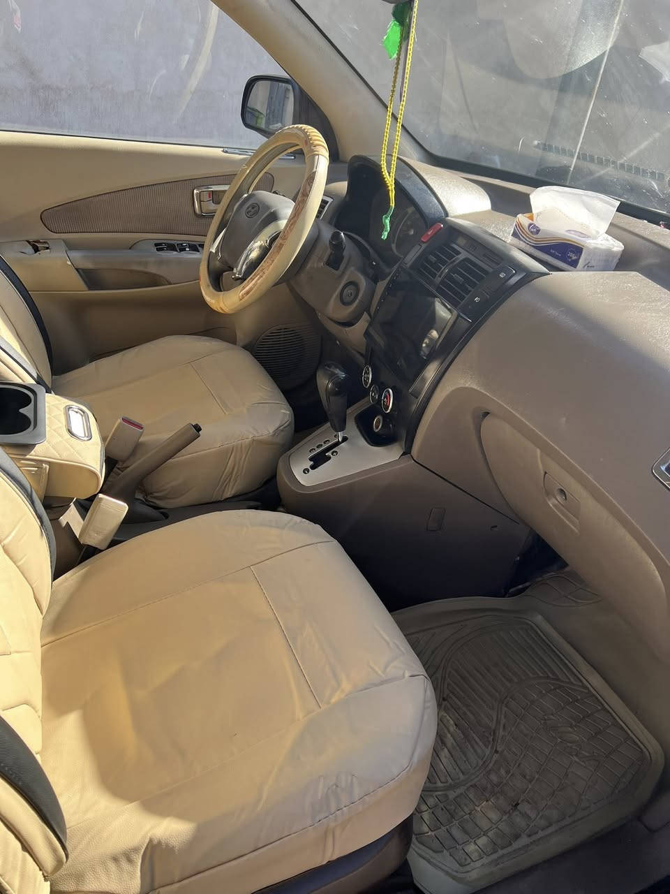 توسان وارد كوري مديل 2009 فول مواصفات فتحة رقم دولي مشروع وطني سنويه وهزه جديده شرط تحويل محرك 2000 دوش جديد كير كفاله حداديه عامة جديده تخم تاير جديد كهربائيات كلها شغالة سياره جديده توني شاد دوشمه جديده وشاشه ولايت زنون سياره جاهزه ما تصرف عليها شي كفاله من الضربه و التبديل و البارد فقط بيها صبغ وارد كوري ما ينكفل من الصبغ العنوان بصره السعر 90 هـ***********
