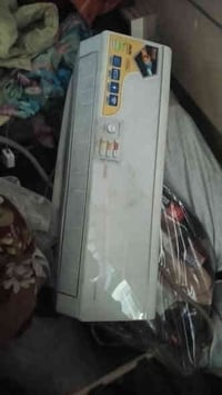 ثلاجه جديدة شرط استعمال قليل 750 الف  سبلت 1 طن  انڤيرتا استعمال شهرين...