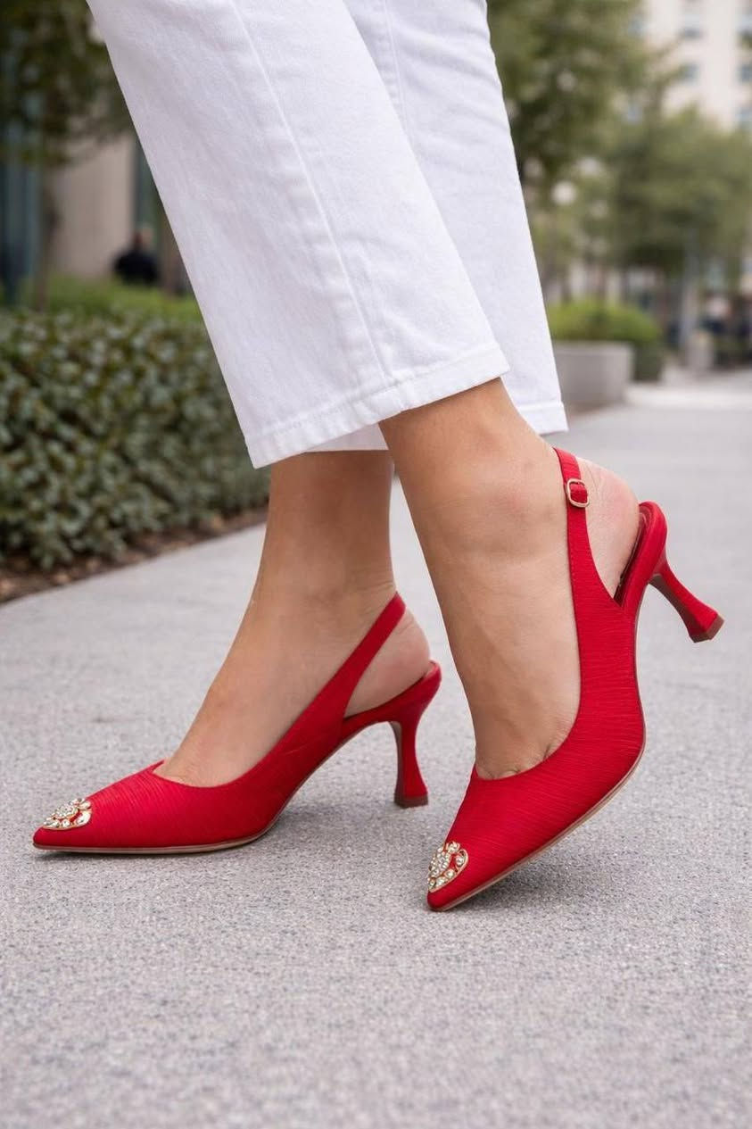 ✨ أحلى موديلات الكعب والفلات والسبورت وصلت ✨
ستايلات ناعمة وفخمة تناسب كل الإطلالات 👠👟
ألوان ترند وموديلات مريحة بجودة مرتبة
دللي طلتج بأحدث التصاميم والأسعار المناسبة 💕
وانواع الحقائب مصنوعه من الجلد الطري 👛👜
روز ستور


**إذا كنت صاحب هذا الإعلان وتريد حذفه لأي سبب، رجاءا أرسل رسالة إلى الدعم الفني**