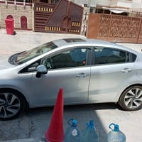 عندي كيا ريو موديل ١٧ماشية ٧٤فول مواصفات حادثهة جاملغ وبنيد وهنا جاملغ...