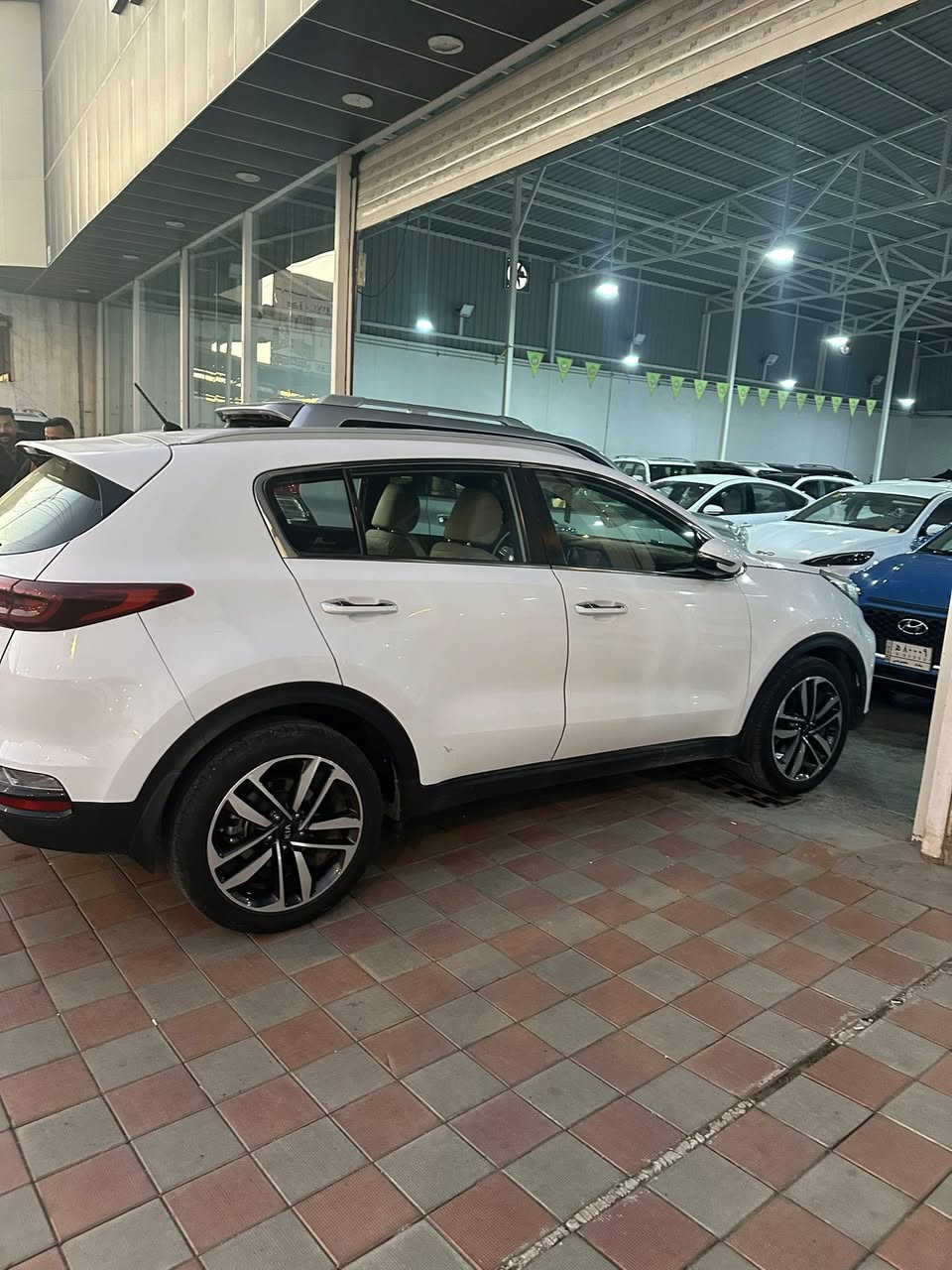 السلام عليكم ورحمة الله وبركاته 
سبورتج خليجي لون ابيض 2020 رقم أربيل سنوية وهزة وفحص مروري جديد باسمي تحويل ثاني يوم ضررها جاملغ ايمن وصبغ باب وكما موضح بالسونار السعر 180$ وبيها مجال قليل مكانها الفلوجة الاتصال على الرقم 0782491075


**إذا كنت صاحب هذا الإعلان وتريد حذفه لأي سبب، رجاءا أرسل رسالة إلى الدعم الفني**