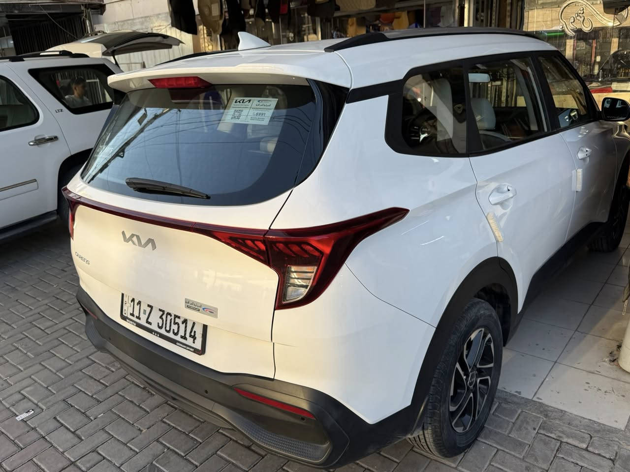 السلام عليكم
كيا كارينز 2025 شركة الدولية (((للبيع فقط)))
ماشية 12,300km السيارة نضيفة استعمال قليل داخلي فقط 
تبديل دهن و فلتر يم الشركة  محرك ١٥٠٠ دبل نوزل كير ٨ سرعات
مواصفات الدولية معروفة  
السعر $17,300 و بيها مجال بسيط للشراي
ملاحظة: السيارة بيها شخط بسيط صغير  و ليست ضربة بالجاملوغ جهة الراكب   
 للاستفسار ***********
