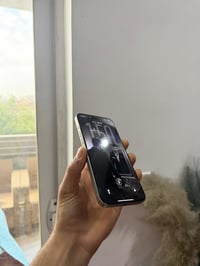 ١٥ برو ماكس ٢٥٦ذاكره بطاريه٨٦  نضيف ١٠٠ ب١٠٠  كيبل وكارتونه  ويا  نضيف...