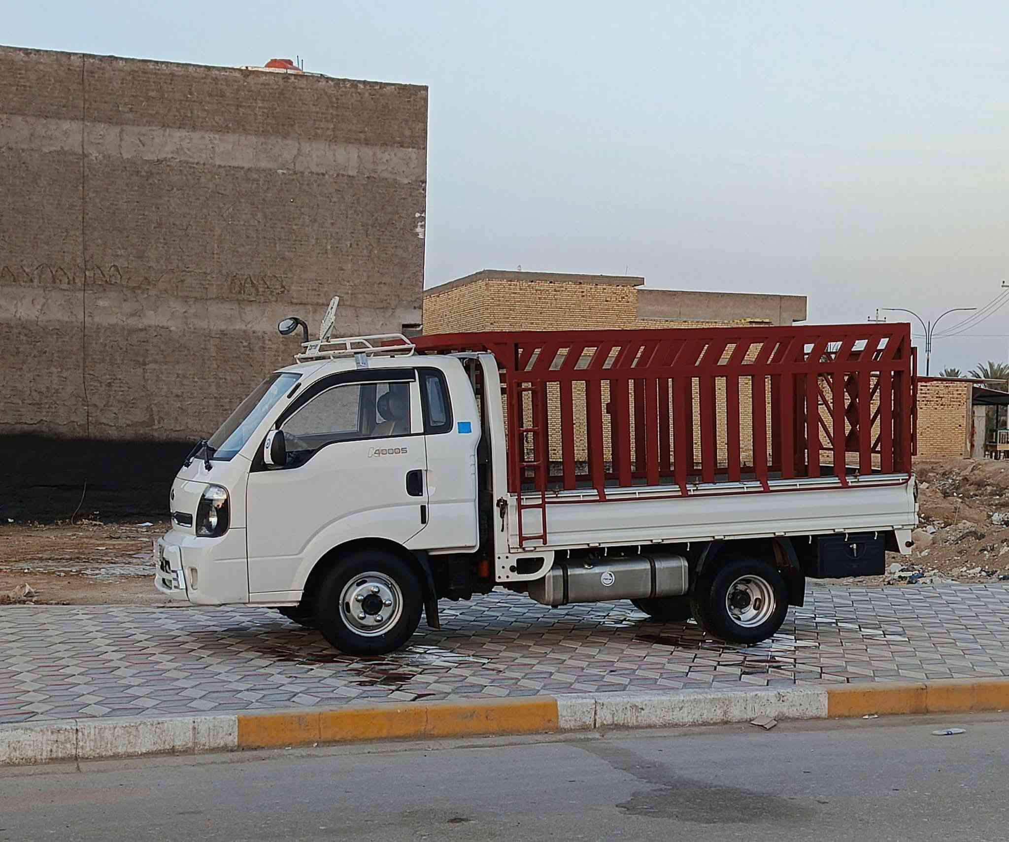 سلام عليكم ورحمة الله 
سياره للبيع موديل ١٥ مكفوله كفاله عامه سنويه لل ٢٨ تخم تاير حداديه جاهزه من كلشي  رقم واسط الاستفسار على الرقم ***********
