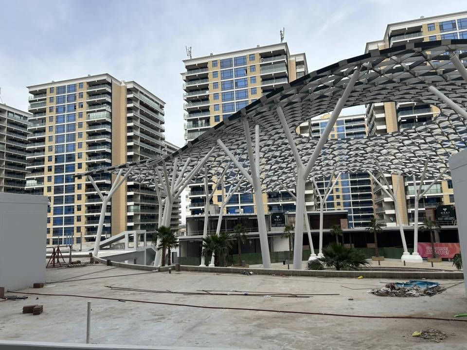 شقة للبيع في بوابة العراق عمارة ١٧ ط ٣ مساحة٢٢٨ م  إطلالة البوليفارد  ٣ غرف نوم ٢ حمام    مع مخزن و لوندري السعر المطلوب ٣٥ دفتر للتواصل ***********
