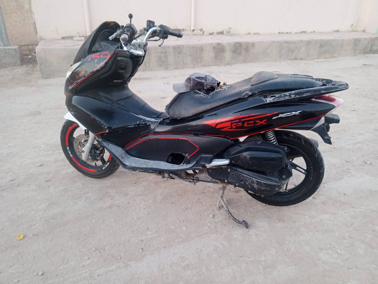 السلام عليكم pcxجيل اول للبيع نضافه الكفر50%المكينه فول ومامفتوحه وبيه شلعه فول السعرمليون وبي مجال بسيط الرقم***********
