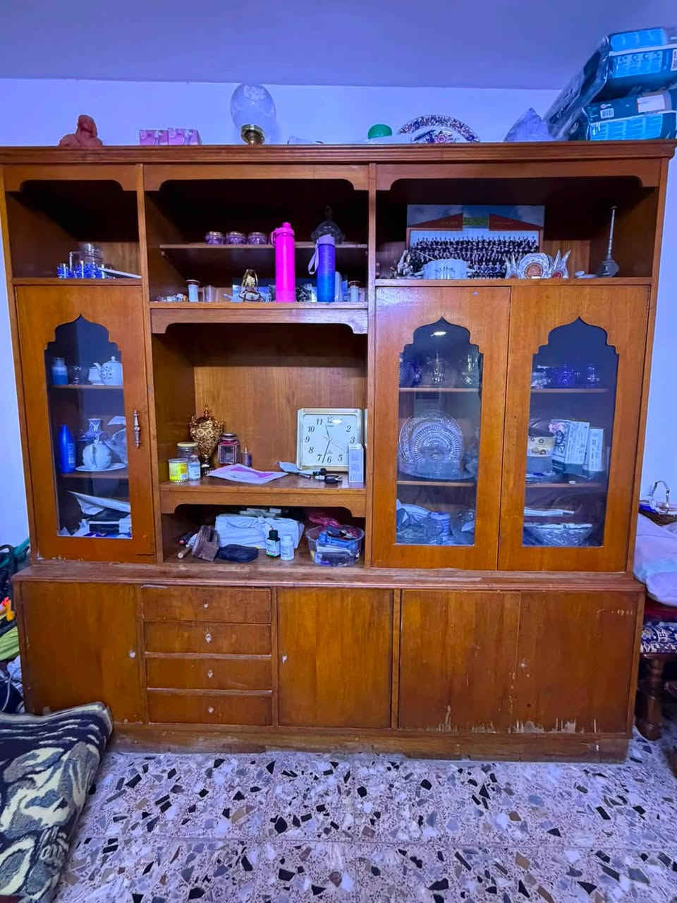.
✅ بوفية بحالة جيدة.
✅ مناسبة لغرفة الضيوف أو السفرة.
📌 الأغراض الظاهرة في الصور غير مشمولة بالبيع، والبيع للبوفية فقط.
💰 السعر: 150000 الف  قابل للتفاوض البسيط.
* الحالة: مستعمل
* النوع: خشب
* اللون: بني
* سبب البيع: عدم الحاجة إليها 
العنوان بغداد الدورة
للتواصل ماسنجر


**إذا كنت صاحب هذا الإعلان وتريد حذفه لأي سبب، رجاءا أرسل رسالة إلى الدعم الفني**