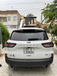 فورد سكيب 2022  محرك 2500  اربعة سلندر ماشية 33 هايبرد فئة SE رادارات ...