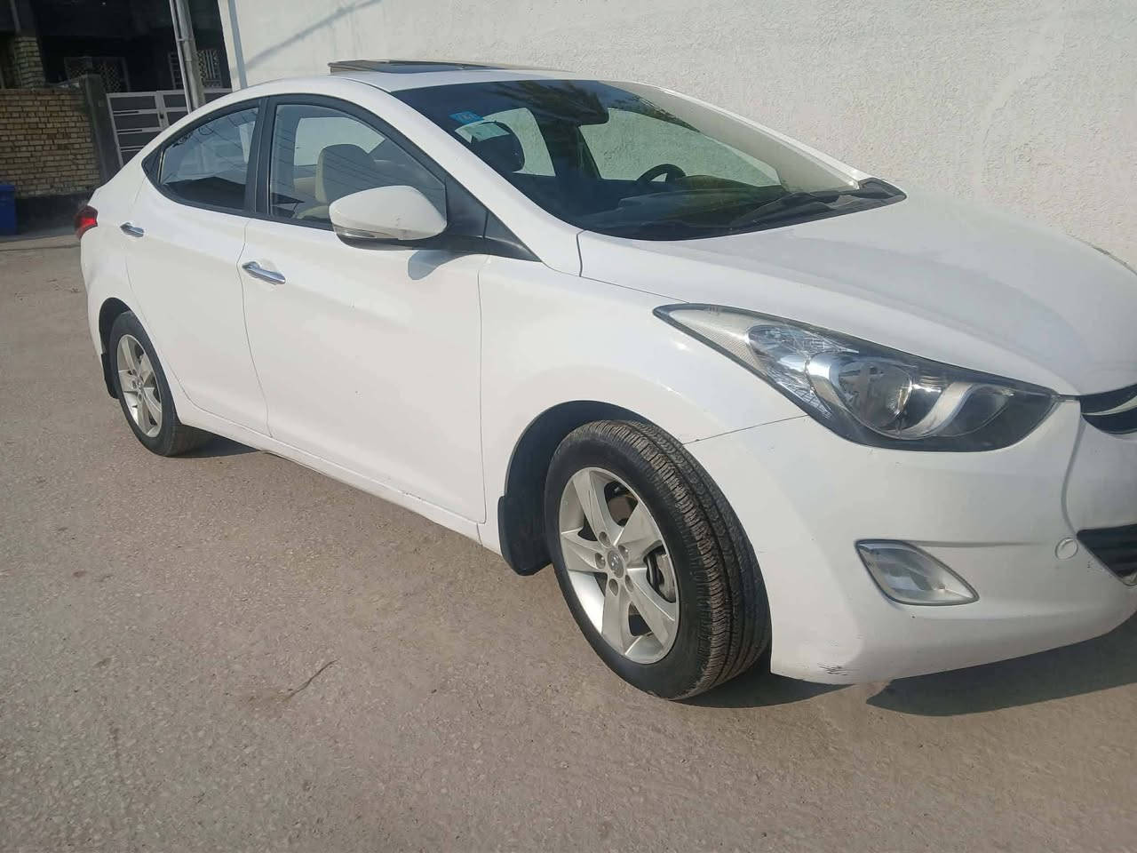 سلام عليكم النترا موديل 2014البيع رقم بغداد بسمي سعر 118وبيهه مجال محرك 1800 بيهه بارد الباب الي عكس السائق سياره مكفوله من الصبغ ***********
