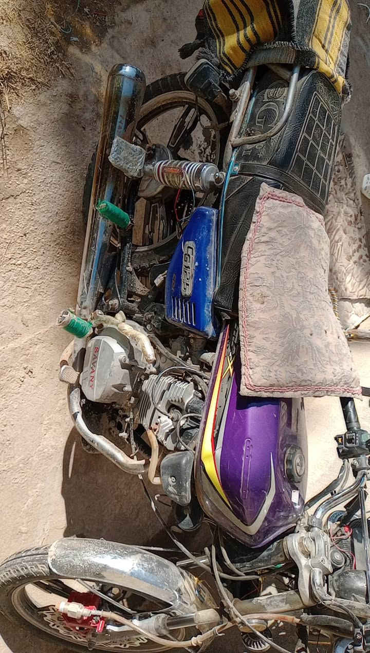 سلام عليكم شباب عندي دراجه لبيع سيفان موديل 2024 مكينه 200 مفتوحة بس شاهد لله فول وراق صولي مو ستنساغ مكان المسيب سعر 650وبيهه مجال ***********
