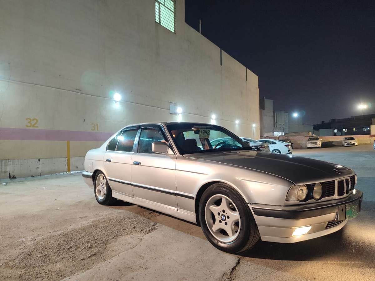 سەرەتا بە ناوی خوای گەورە بیم ١٩٩١حەجم  ٥٢٥  بۆ فرۆشتن مەکینە ٥٢٠ دیجتاڵ ناو سپی سەیارەکە گیر عادییە زۆر بەقوەتە ماشااللە گیرو مەکینەەی بەشەرت دە فیتەر کارەبای ئیرفلوو هەموو گیانی مەزبووت ئیش ئەکات توون تۆڵ بیتەقەو ڕەقەیە سەنەوی ئەسڵی جنوب وەکالەی ئەسڵی لەگەڵە پیشوو دوا کەپسەدەعمو لیدراوی قورسی نییە   سەیارەی ماڵی خۆمە هەموو گیانی بەشەرتە سەیارەکە زۆر بێمنەتم لێ زۆر بێسەر ئێشەییە سعری ٣٢ گەڵامعامەلەی زۆر کەم  *********** السليمانية, العراق
