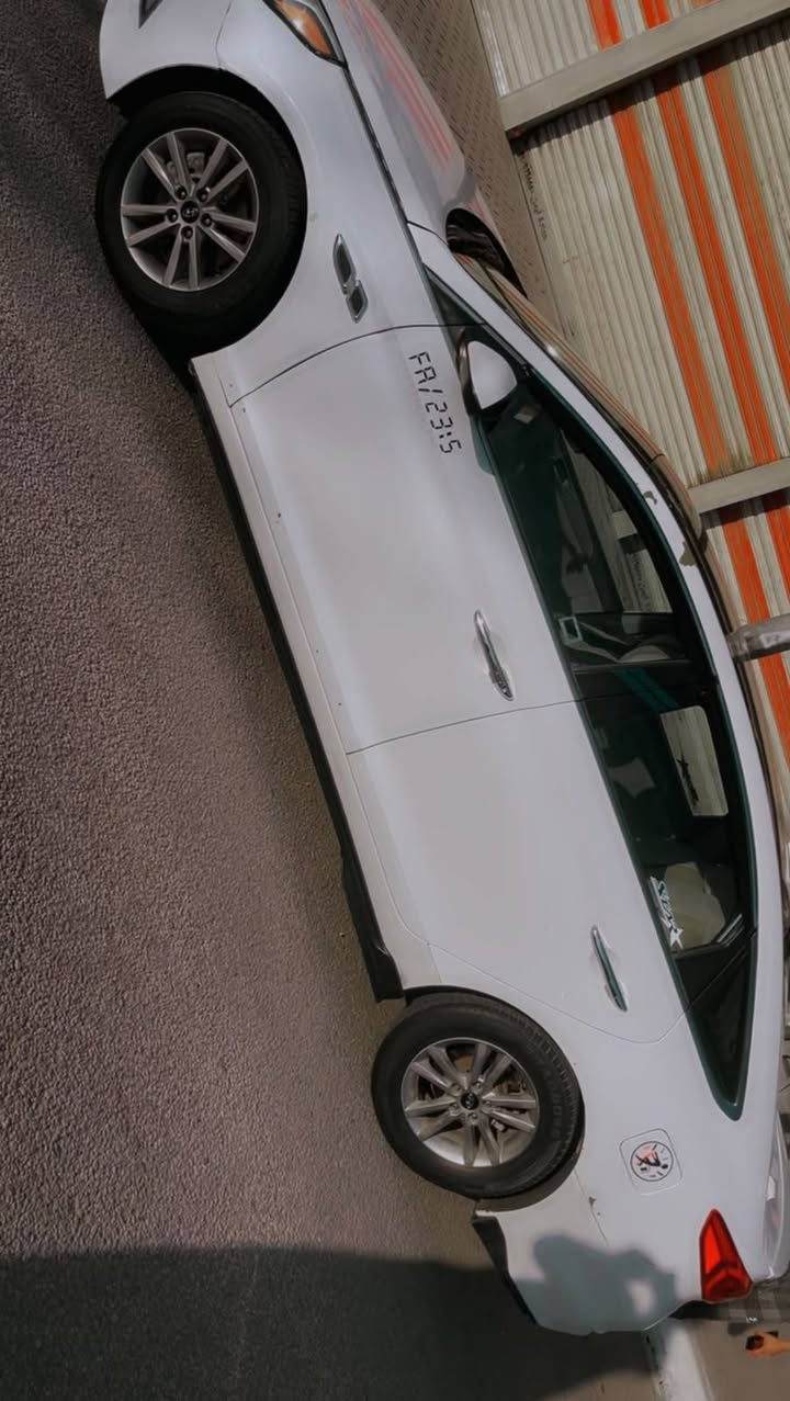 مكلف بل نشر
سوناتا موديل 16امريكي سياره جاهزه محرك كير حداديه تبريد سياره بيه بس بنيد وبيه تكشير صبغ سعره 115وبيه مجال ترهم مراوس اي ستفسار رقم صاحب سياره ***********
