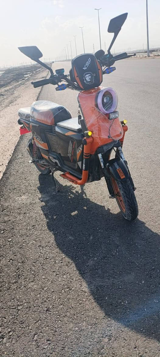 دراجه شحن اكس 900البيع سعر 450وبيه مجال عنوان ابو الخصيب حي العسكري مقابيل المحكمه دراجه نضيفه كدامك بطاريات جدد ***********
