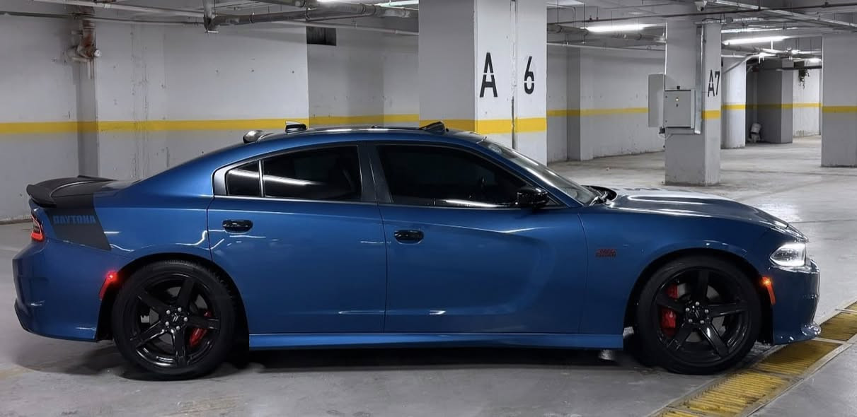 👋🏻السلام عليكم
دوج جارجر   دايتونا 2023 
محرك 5،7 v8::
السياره ماشيه 20 على وضع الوكاله 
لون مميز  
سياره حادثها بنيد مبدل وباب السايق ونص باب السايق الباقي كفاله من كلشي 
رقم بغداد مشروع وطني بسمي تحويل ثاني يوم اني مستورد 
المواصفات
فول1/1 حته رادر امامي 
 سوبر تراك باك —
 كشنات مختمه دايتونا ودشبول ايضاً مختم
مري قلاب عند الرجوع 
رادار بالمري جانبي 
ستيران كهرباء ⚡️ 
خزن ميموري 
سستم صوت الباين 
لايت زنون ابيض بلاد
دشبول جلد +بطاين جلد
شوته رياضيه مفتوحه الزركه بلاد 
كشنات تدفئه تبريد والخلفي تدفئه
حساس خلفي +كأمره خلفيه 
دركه D 
فجوج برمبر 
نقطه عمياء 
دبات بلادي من امريكه صوت يخبل 🙋
شفتات ستيران 
سلايت روف 
مختصر الكلام /شنو بالك بيها  
مكان السياره بغداد    
رقمي اللاستفسار 
***********
