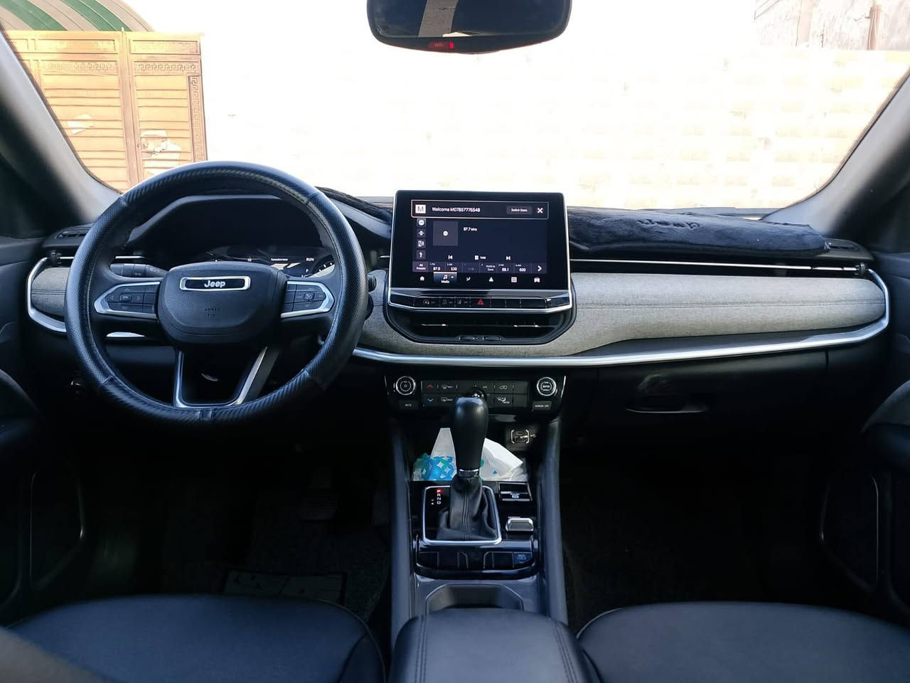 السياره للبيع جديده جيب كومباس السعر 150 ورقه وبيها مجال رقم التلفون *********** السياره جديده الموديل 2024
