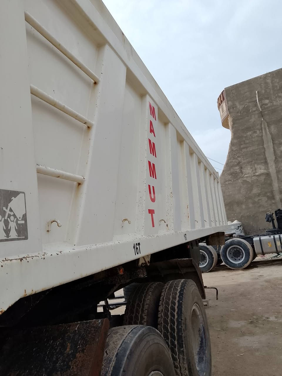 عربانه ماموت اصليه اماراتيه 2011 تخم تاير مكفوله كفاله عامه ***********
