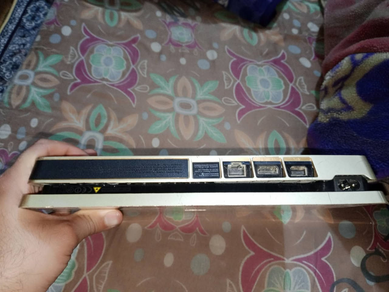 السلام عليكم بلاي 4 للبيع امريكي الجهاز نظيف ما مفتوح ابدا مهكر نظام 12: 50 بي لعب طوبه فيفا وبي اساسا ميراج مكان بغداد سعاده الكرامه السعر الخاص للتواصل واتساب *********** وبي قرص فيفا 18 هديه وي جهاز ويا يتين اصليه
