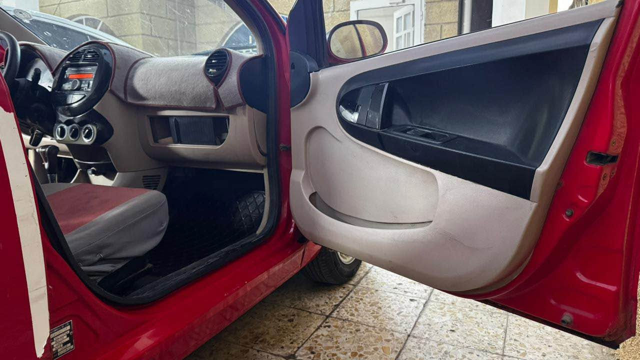 للبيع 
جيلي باندا اللون احمر
التفاصيل :-
موديل ٢٠١٣ رقم بصرة تحويل مباشر
گير اوتماتيك
محوّر محرك وكير كورلا VVT-i
جام خلفي وامامي اوتماتيك
ريمونت مع مفتاح
حدادية امامية مع البطارية شد جديد

مكفولة عدى صبغ قليل بالباب الامامي جهة اليمين

تختم تاير مع ويل كب جديد
السعر ٣٢$ وبيها مجال للشراي
مكان السيارة البصرة - الجمعيات
للأستفسار التواصل مع الرقم التالي :-
***********
*********** البصرة, العراق

