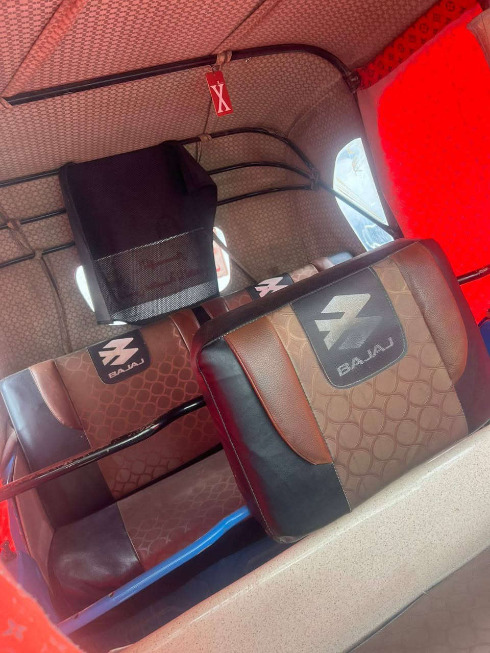 السلام عليكم تكتك للبيع مديل 21 سنويه ولوحات نكليزي
تراي حلو لاتنقيص ولا تبخير تشتري اليوم باجر تحول 
السعر 7200 وبيها مجال بصيط 
مكاني مدينت الصدر *********** فقط انتصال
