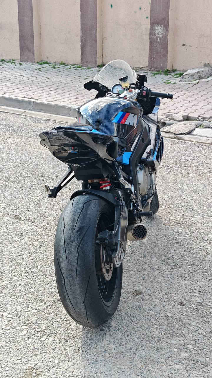 للبيع bmw s1000rr 2011
محدث 2014 وارد ياباني سويجات 2 
ماشيه الف 61 محرك كير مكفول 
السعر 60 ورقه مجال بسيط 
كم مولاحظات 2 خاص تفاصيل 
 ***********للاتصال 
دراجة جديده
