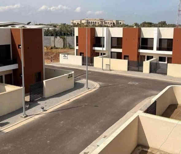 دار للأيجار في مجمع داماك دور الهيئة الوطنية للأستثمار
الموقع : شارع مطار بغداد مجاور ساحة عباس بن فرناس 
 مساحة الدار 200 متر طابقين 
الطابق الاول 
مطبخ +استقبال + صالة +غرفة نوم 1+ حمامات 2
الطابق الثاني 
غرفة نوم بنظام سويت +غرفة نوم عادية + سطحين 

سعر الايجار ١،٢٠٠،٠٠٠ مليون ومائتان الف 

علماً البيت مجهز ((بمنظومه الطاقة الشمسية 20 أمبير ))

للأستفسار الاتصال على الرقم : ***********
