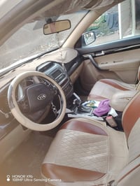 سورنتو 2015 خليجي 2400دوش  سبعه راكب رقمها واسط بسمي مكانها بغداد حي ا...