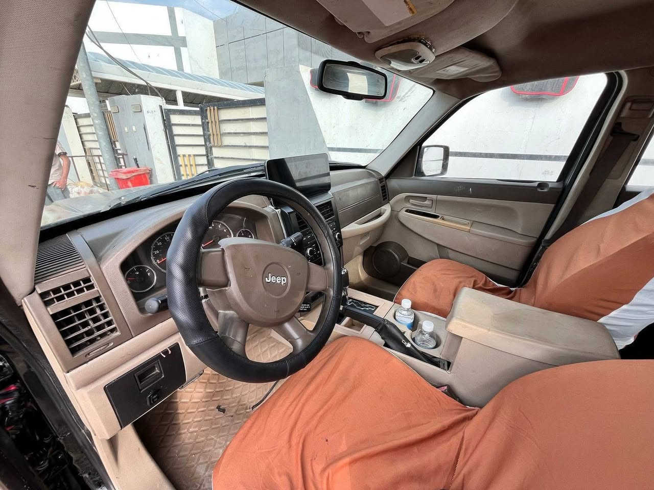 جيب لبرتي 2008
مكان السيارة ميسان
محرك كير كفالة 
سعرها 70 وبيها مجال

‭0770 675 3640‬
