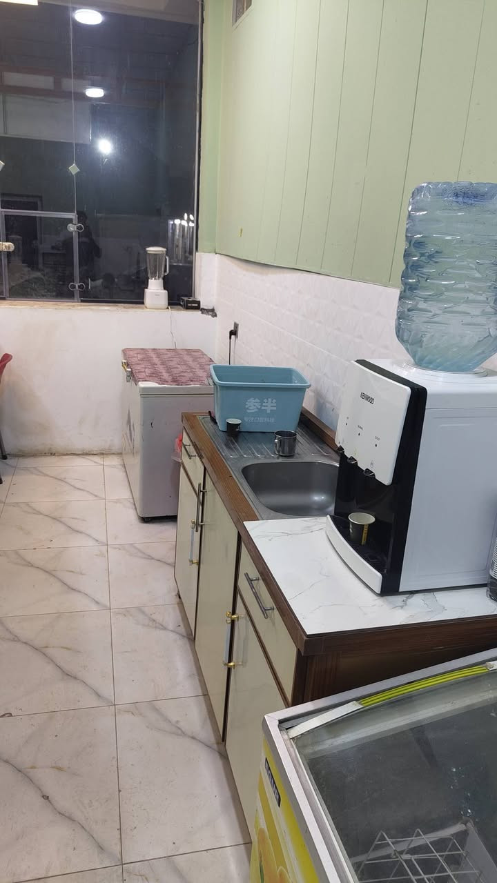 محل عصائر في دوانم المعمل بعمارة الفقمة بالبداية 
للبيع مع كامل الغراض والملحقات وبسعر مناسب وموقع ممتاز للاستفسار اكثر الاتصال الارقام التالية 🌹
*********** اسماعيل 
*********** محمد
