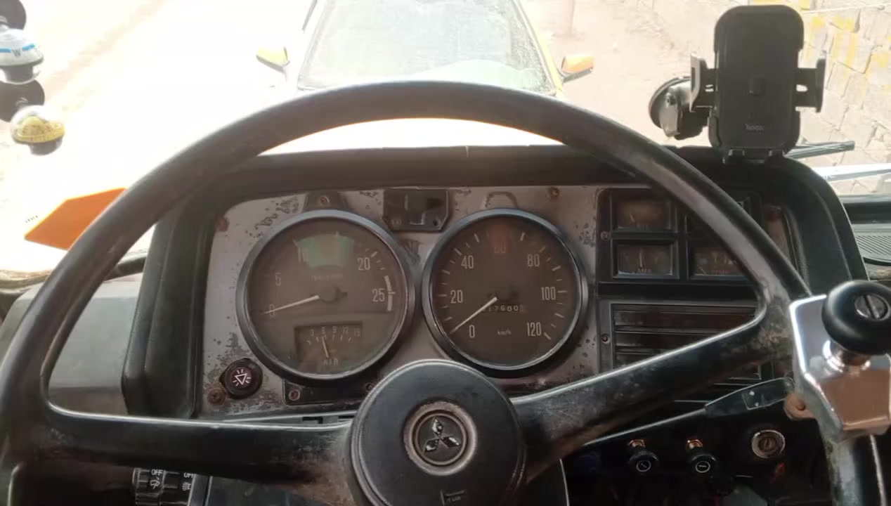 السلام عليكم فوزه مسبوشي محرك 8 تخم تاير تخم بتريات دوشمه جديده تبريد ثلج مطور 55سحب ودفع حموله 12الف حصه كاز 300 تريد تحويل تريد وكاله سيار كامله كبل لللعمل استفسار ***********
