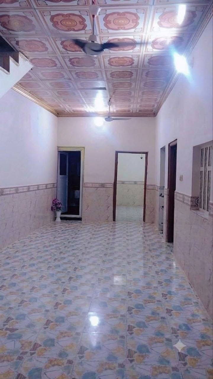 بيت في حي الحسن  المساحه ١٥٠ الواجه ٨ نزال  ١٣   متكون من غرفتين وحده ٥في ٤ الثانيه ٤فية٤ وصاله ٨في٣ ولمطبخ  ٤في٣ ولستقبال ٥في٤ وحمام ٤في٢ مزدوج .  احد الغرف بيها حمام خاص
بيت في نجف الاشرف حي الحسن  المساحه ١٥٠ الواجه ٨ نزال ١٦   متكون من غرفتين وحده ٥في ٤ الثانيه ٤فية٤ وصاله ٨في٣ ولمطبخ  ٤في٣ ولستقبال ٥في٤ وحمام ٤في٢ مزدوج .  احد الغرف بيها حمام خاص
السطح كامل مكمل وارش مترتين إرتفاع .

سعر ٤٥ قابل التفاوض
نجف الاشرف حي الحسن 
الاستفسار  ***********
