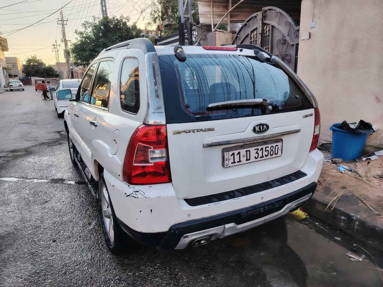 كيا سبورتج 2010 ابيض فول مواصفات مكينه 2000 رقم بغداد دولي السياره جاهزه من كل شي مكينه كير تبريد حداديه كلها تمام السياره خليجيه بدون ضربه بيها صبغ حزام مكانها النجف الاشرف 
***********
السعر 120 شده وعشرين وبيها مجال
