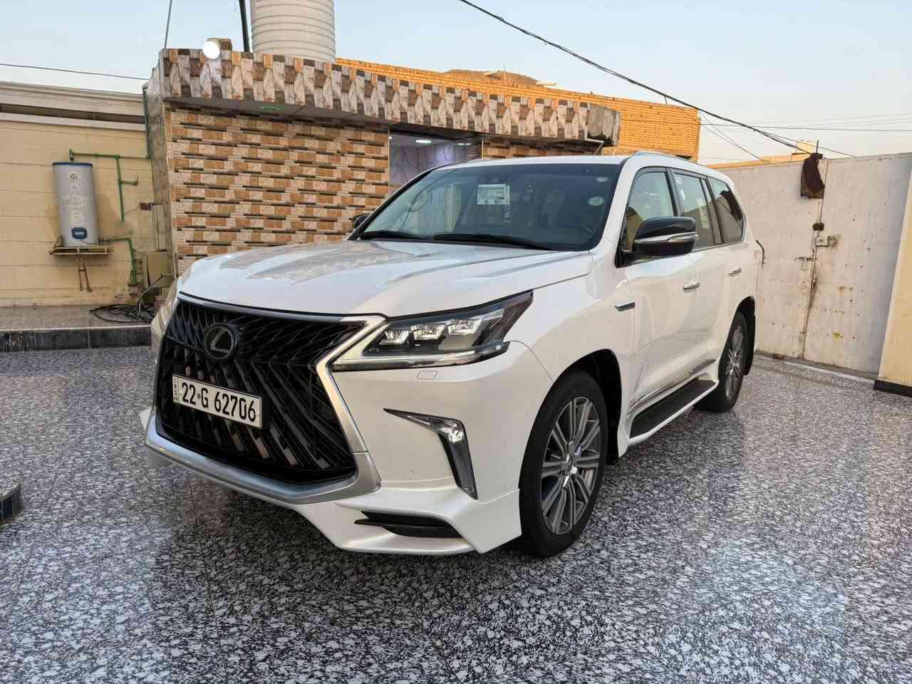 السلام عليكم 
السعر ((600$))وبيها مجال للشراي 
***********
***********
للبيع او المراوس LX_5.7 لكزز موديل 2016 رقم اربيل  هزه وسنويه لغايه 2031 تحويل ثاني يوم مكفوله كفاله عامه من الضربه والصبغ والتبديل والبارد وشخط ماشيه 88 الف حقيقي فول مواصفات 1/1 تخم تاير اصلي ياباني حداديه جديده مكينه وكير شرط السياره جديده بمعنى الكلمه استخدام شخصي للاستفسار الاتصال على الرقم التالي
المكان ذي قار/مركز المحافظة
