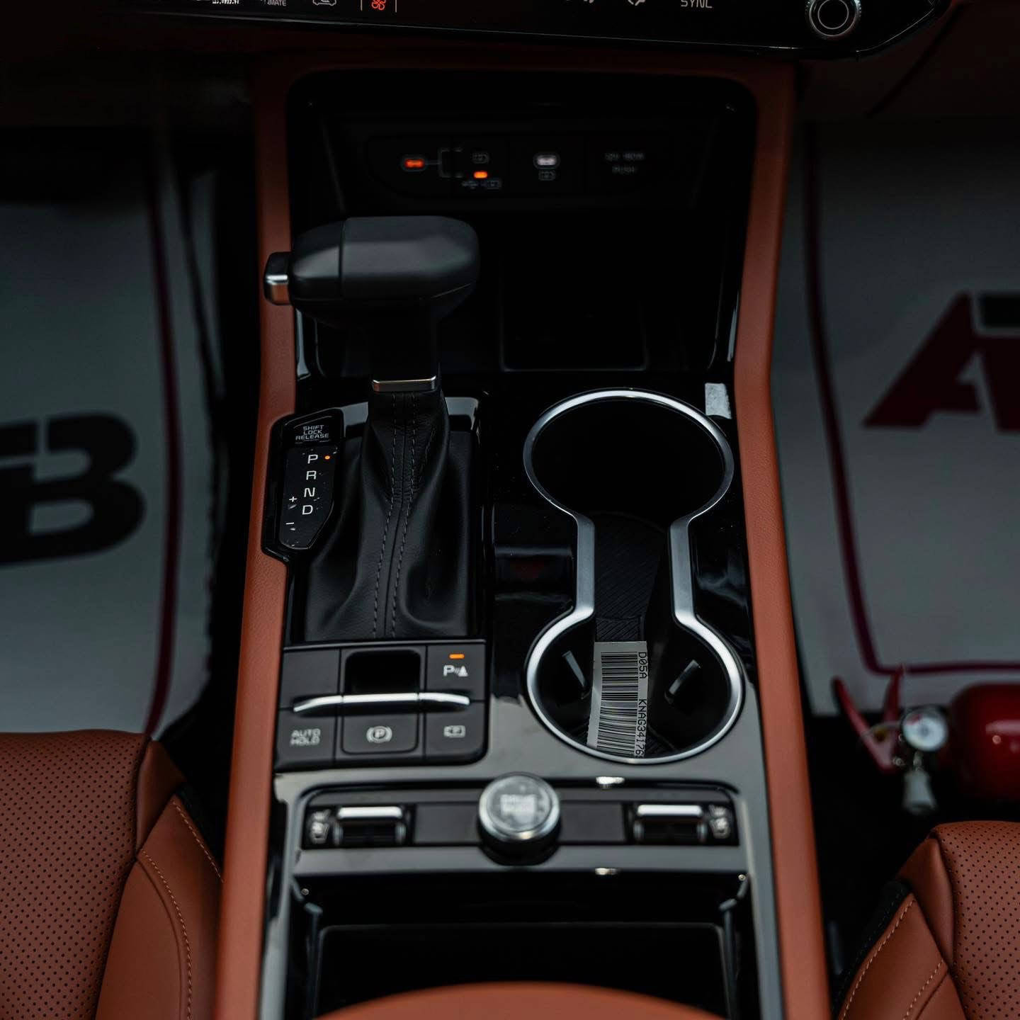 كيا كي فايف 2024  (vip مواصفات خاصه)
قليل منها السياره كلها بيانو بلاك 

داخل جلد مشمشي مع صاج رصاصي 

اعلى فئه بشركة نيم فول 1/1  

ضمان 5 سنوات شاشه 3 سنوات سيرفس 

سنه مجانا

محرك 2500 

مواصفات هوايه

أناره داخليه 

لمس اوتو هولد 

ترحيب عن الاقتراب وعند إطفاء السياره انارة داخل يدات الأبواب الوان 

مع مود القيادة 

كامرات 5 رادارات جانبي امامي خلفي حساسات امامي خلفي شاشه 

تحذير عند اقتراب سياره 

أصوات تحذير مع تشغيل إشارة الجانبيه نقط عمياء 

تحذير تصادم عند فتح الباب 

توقف ذاتي 

مرايه قلاب 

فتح الصندوق عند الاقتراب 

صندوق كهرباء شفط 

كشنات حار بارد 

تشغيل عن بعد 

اطفاء عن بعد 

فتح وغلق الجام عن بعد

 مرايه وسطيه 

تعتيم مقاعد خزن كهرباء

 قفل الجام والأبواب من الداخل 

لسلامة الأطفال وبعد بيها أشياء ممذكورة  

السعر255وبيه مجال للشراي 

مكان السيارة ميسان 

رقم الموبايل / ***********

رقم السيارة / اربيل بأسمي
