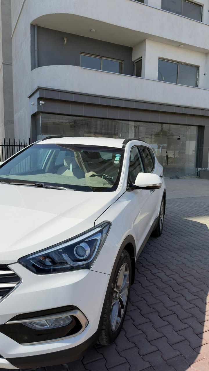 سلام عليكم سنتافي خليجي 2017 (4WD)فور ويل كلين فقط بارد واحد ✅
6 سلندر المرغوب 3.3 لتر 
سنويه جديده 2031 و شرط تحويل
كير و محرك شرط لا صرف لا بخار 

ماشاالله جديد جداً مواصفات معروفه 
 داخل بيجي كشنات جلد لوك سايق كهرباء
7 راكب تبريد مركزي تحكمات سترين جهتين 
شاشه و كامرا و حساسات خلفيه 

غرامات صفر و شرط تحويل ثاني يوم 
سعر 212  و بيها مجال لشراي و خادم لطيبين 

مكان سياره كركوك ***********
